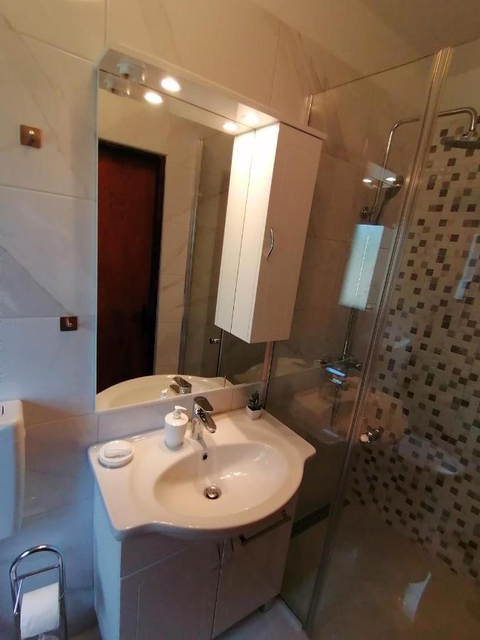 Apartment Dinka Kornic Bagian luar foto