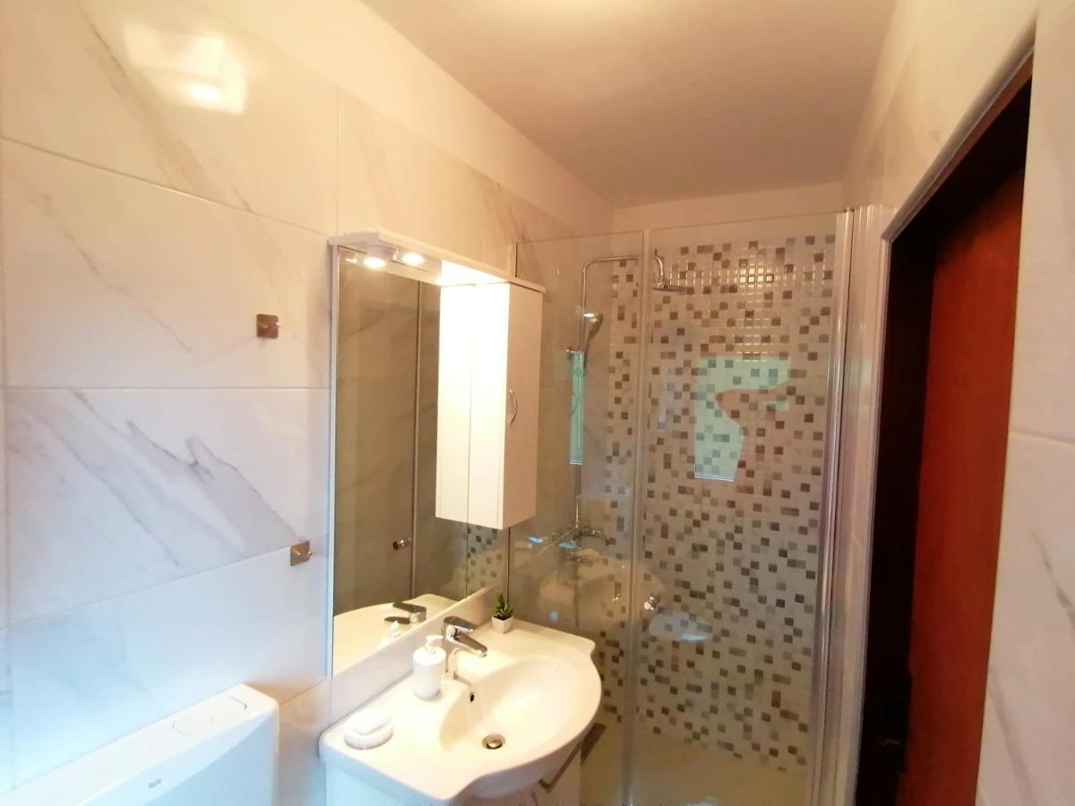 Apartment Dinka Kornic Bagian luar foto