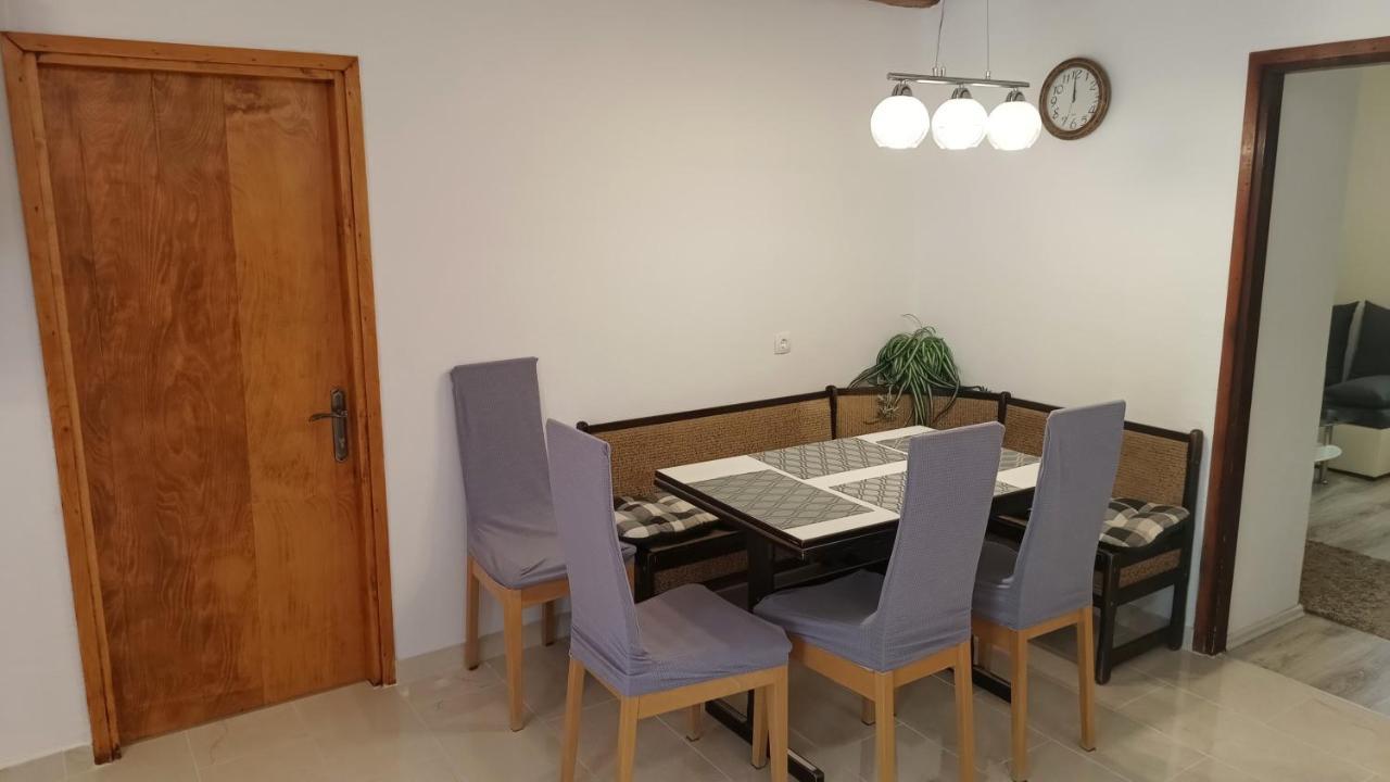 Apartment Dinka Kornic Bagian luar foto