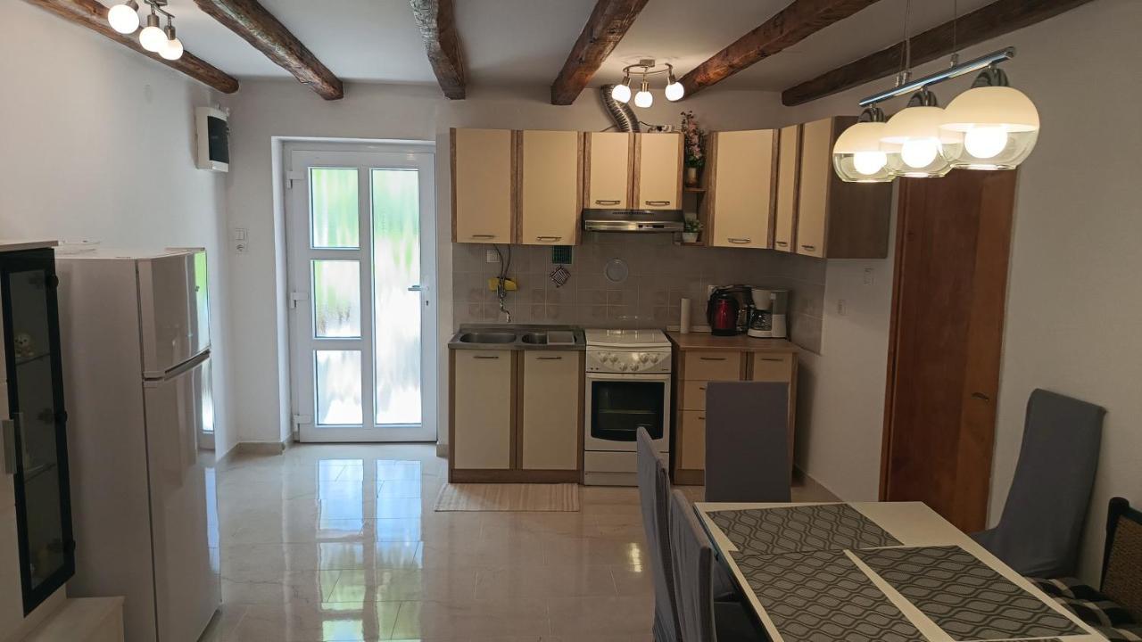 Apartment Dinka Kornic Bagian luar foto