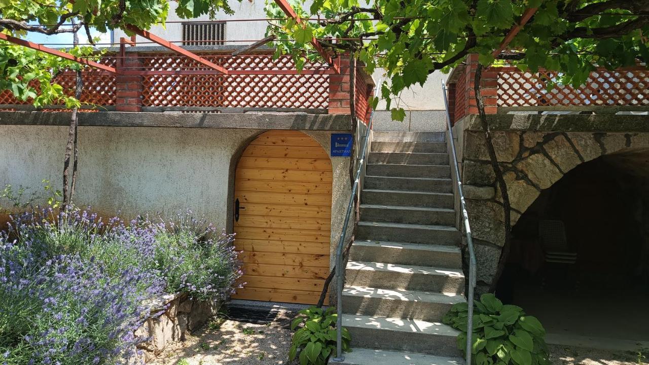 Apartment Dinka Kornic Bagian luar foto